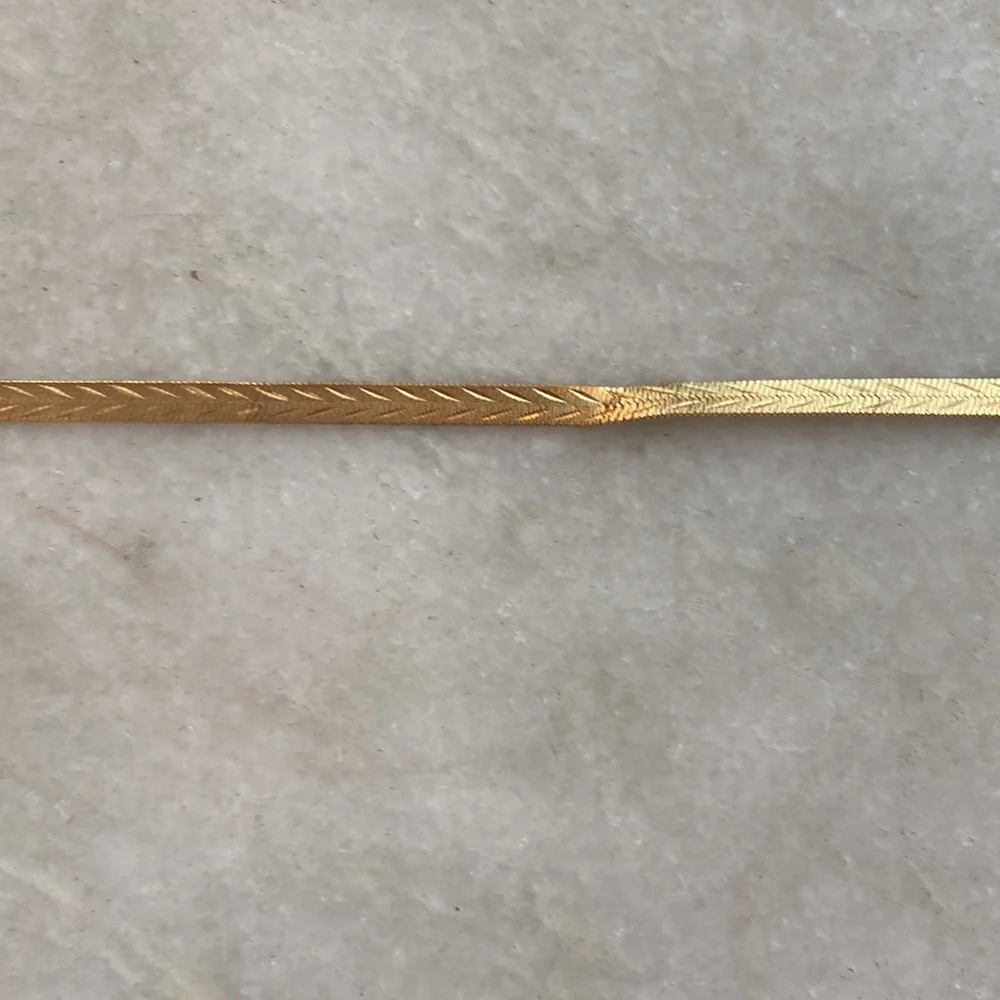 Vintage 80’s 90’s 18” gold plated herringbone necklace diamond cut double sided